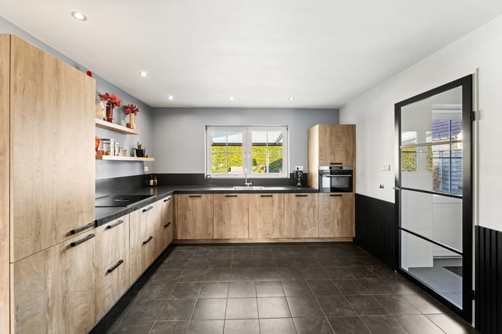 Photo 13 of Mgr. L. Dobbelaarstraat 8