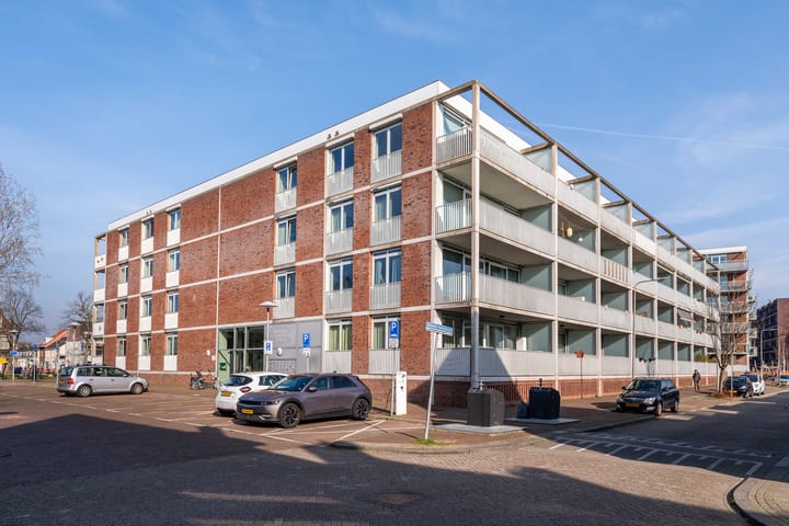 Photo 25 of Broeder Alarmstraat 51