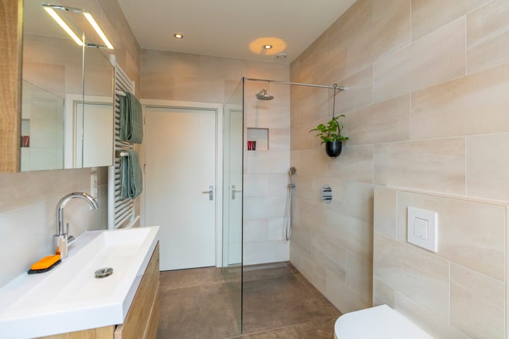 Photo 42 of Hyacintstraat 28-A