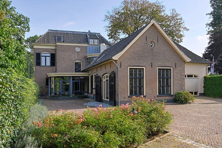 Photo 2 of Dorpsstraat 32