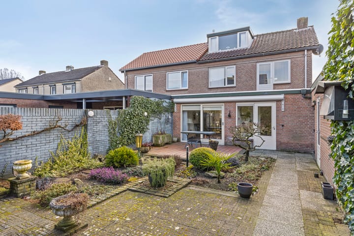 Foto 30 van Pastoor van Rielstraat 10