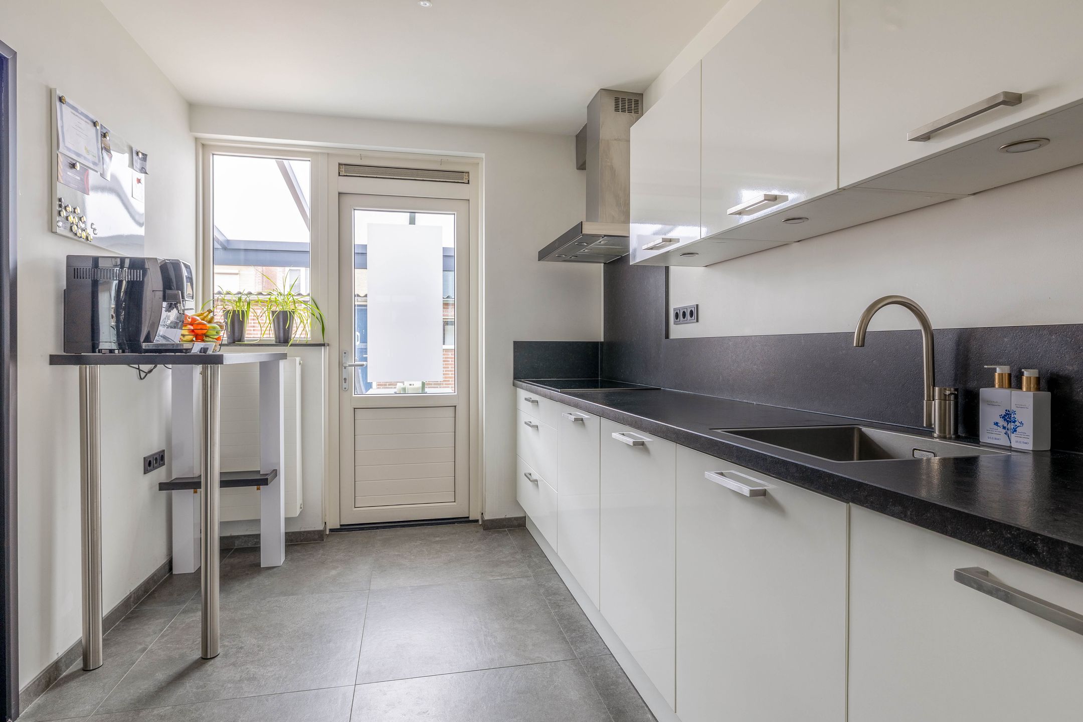 Foto 12 van Van Oost-Frieslandstraat 90