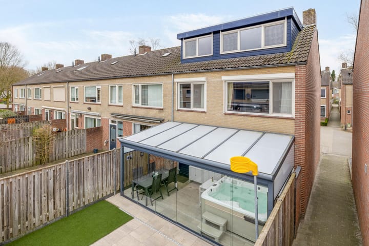 Foto 28 van Van Oost-Frieslandstraat 90