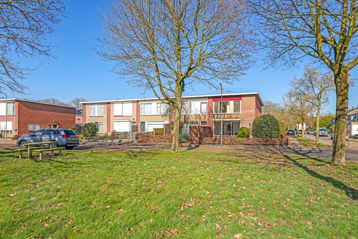 Foto 1 van van Homoetstraat 1