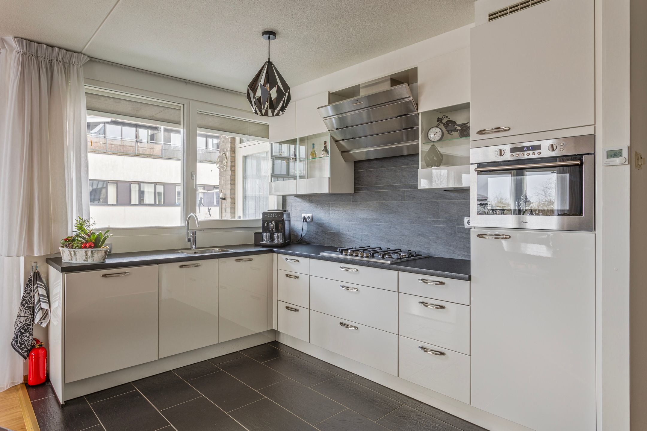 Foto 12 van Gasstraat 1