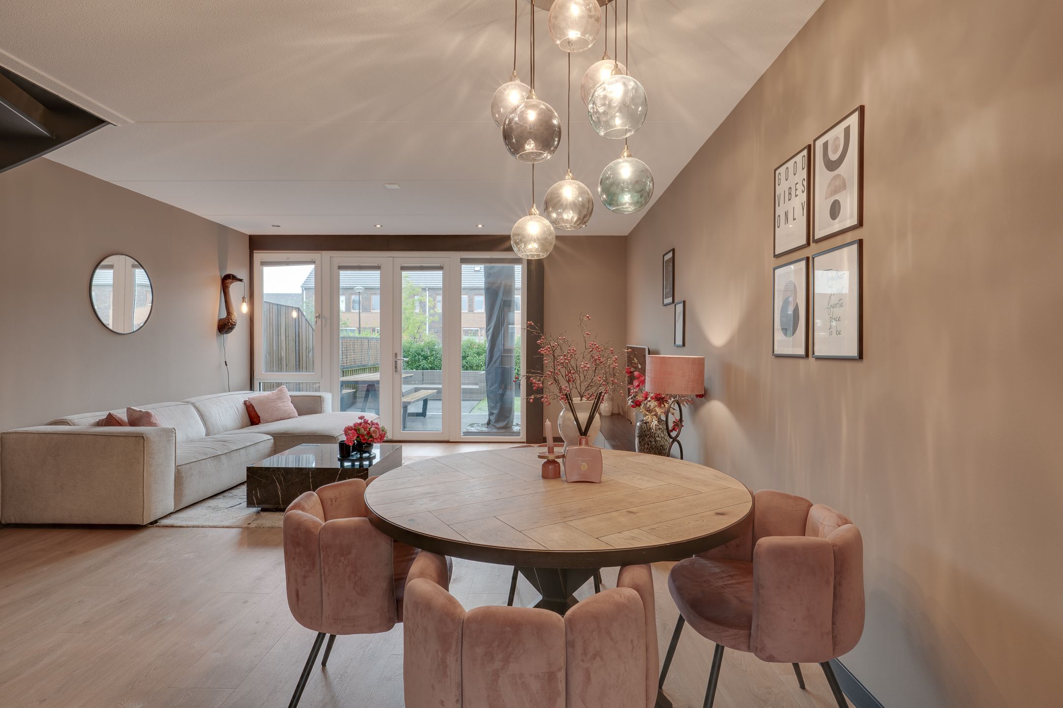 Foto 3 van Purperreiger 25