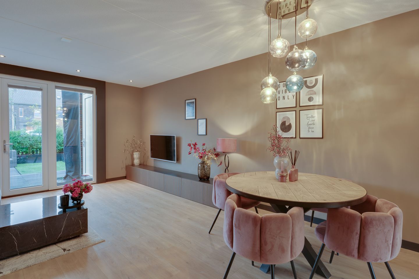 Foto 5 van Purperreiger 25