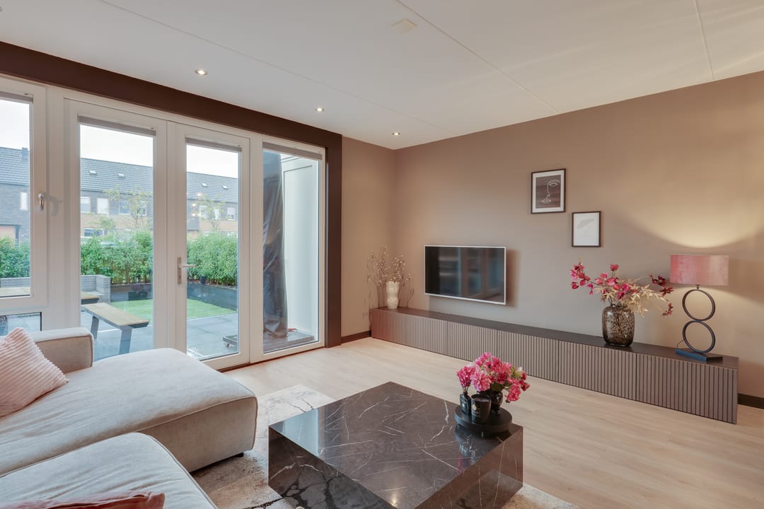 Foto 7 van Purperreiger 25