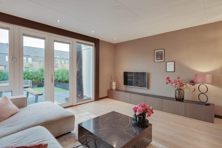 Foto 7 van Purperreiger 25