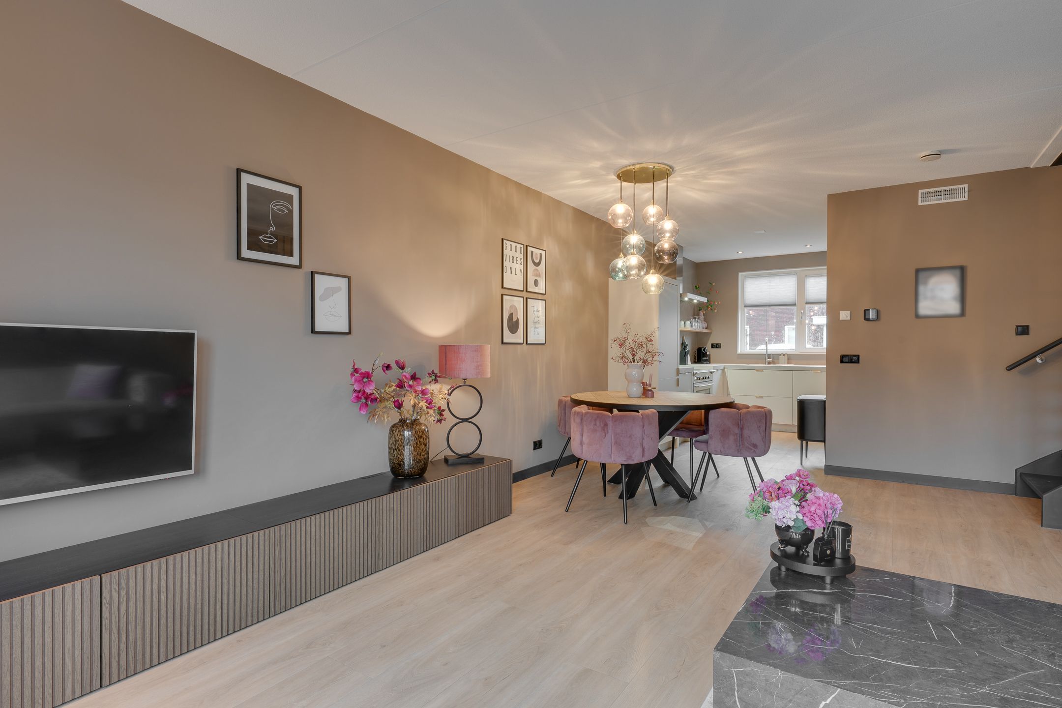 Foto 9 van Purperreiger 25