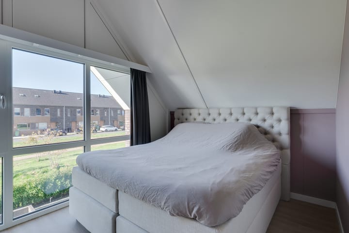 Foto 21 van Purperreiger 25