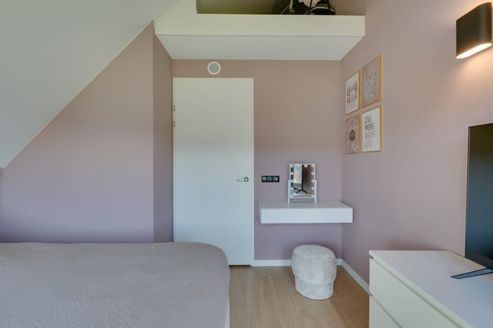 Foto 23 van Purperreiger 25