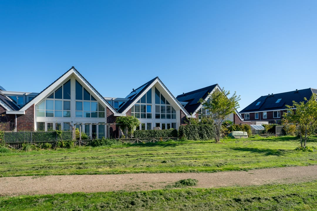 Foto 32 van Purperreiger 25