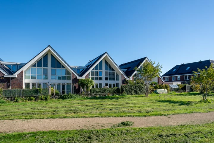 Foto 32 van Purperreiger 25