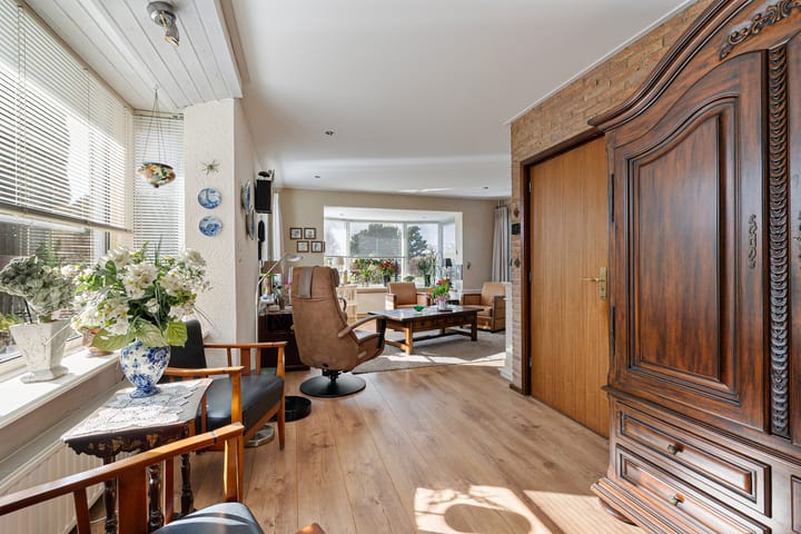 Foto 13 van Emmerhoutstraat 84