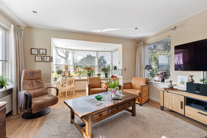 Foto 15 van Emmerhoutstraat 84