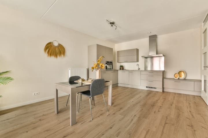 Photo 12 of Johan van der Keukenstraat 75-K