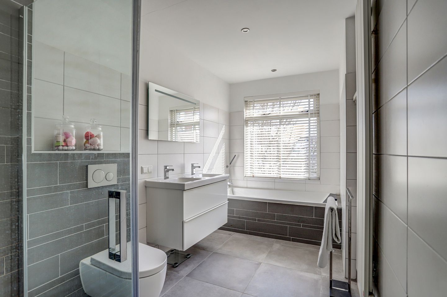 Photo 29 of Lusthofstraat 5