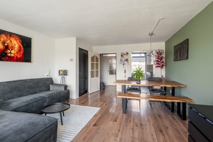 Foto 13 van van der Waalsstraat 129