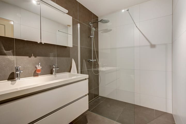 Foto 10 van Straatweg 216-C