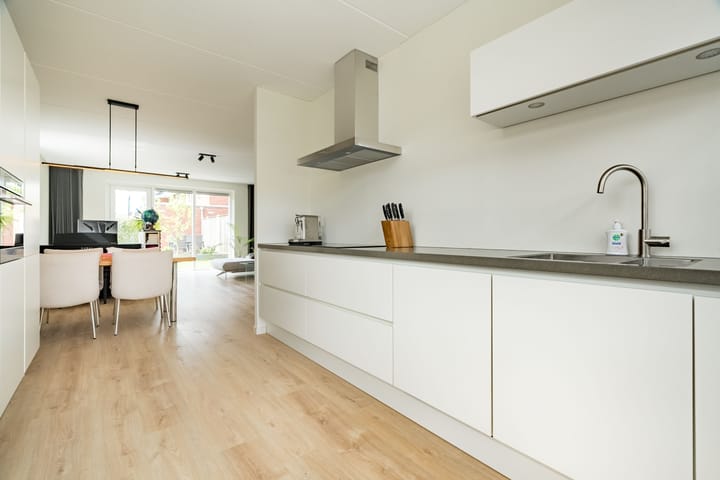 Foto 16 van Van de Weerdstraat 40