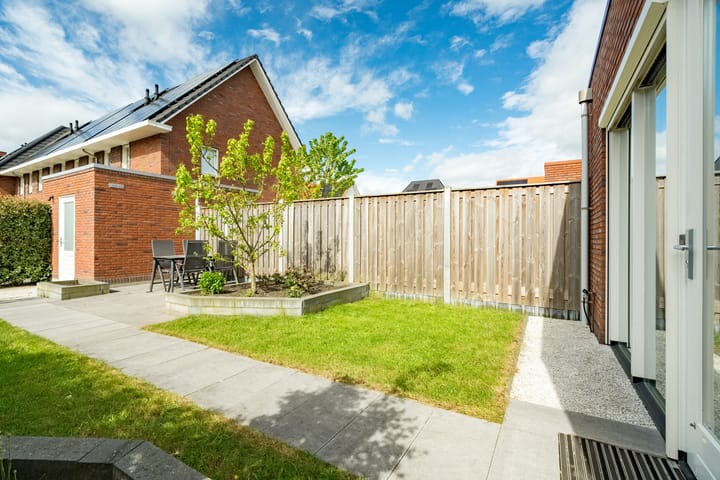 Foto 27 van Van de Weerdstraat 40