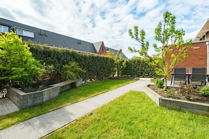 Foto 28 van Van de Weerdstraat 40