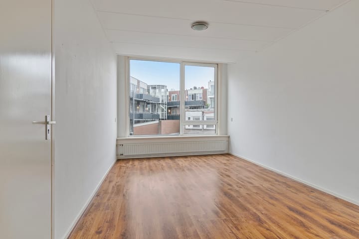 Photo 14 of Vierambachtsstraat 35-B01