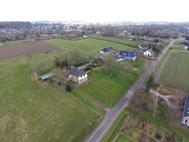 Foto 2 van 2e Colonjes 10