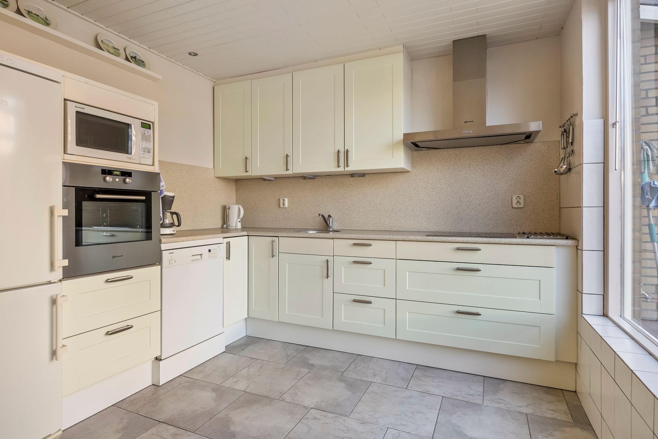 Photo 9 of Hugo de Grootweg 16