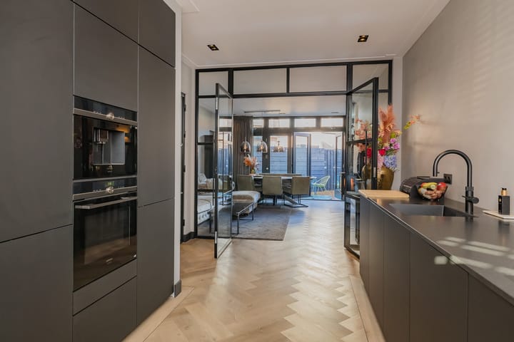 Foto 1 van Voltastraat 10