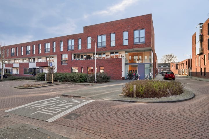 Photo 2 of Trompstraat 17-01