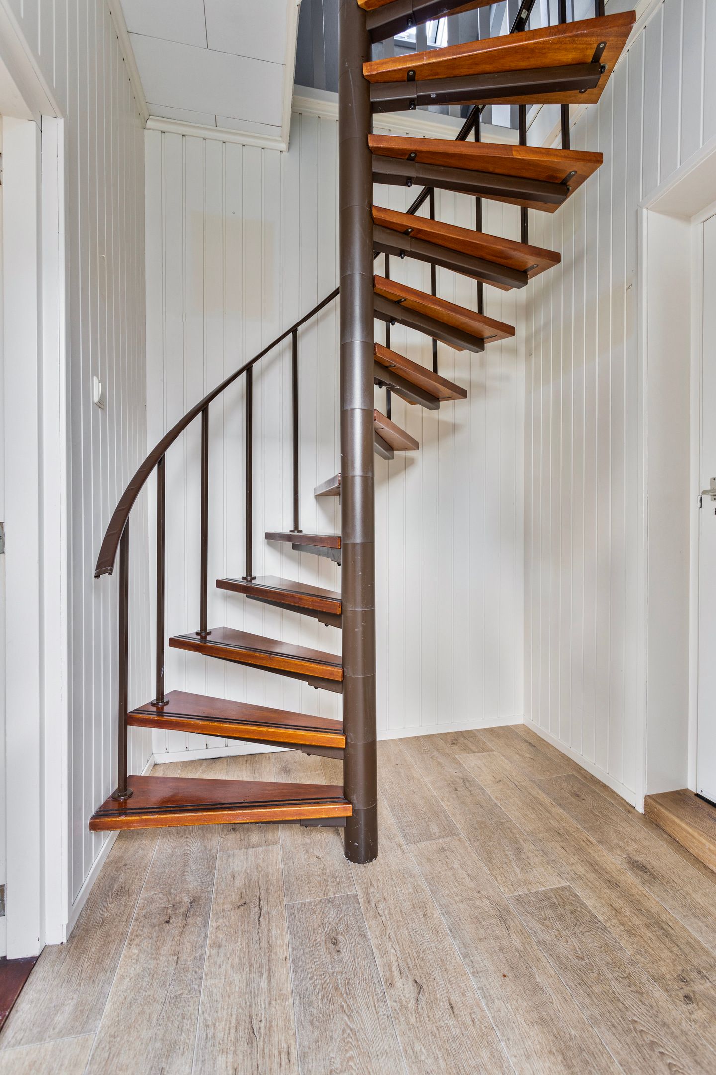 Foto 5 van Brânbuorren 6