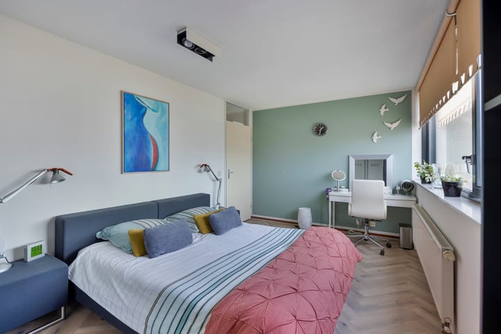 Photo 11 of Theemsstraat 9