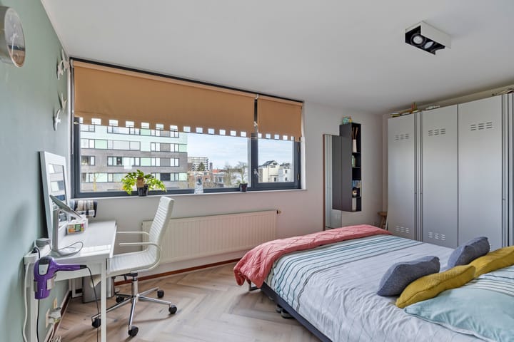 Photo 12 of Theemsstraat 9