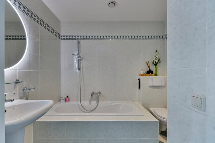 Photo 14 of Theemsstraat 9