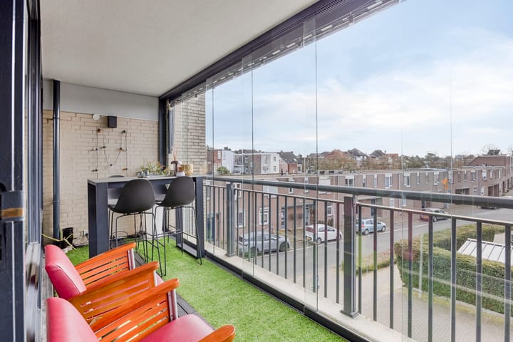 Photo 16 of Theemsstraat 9