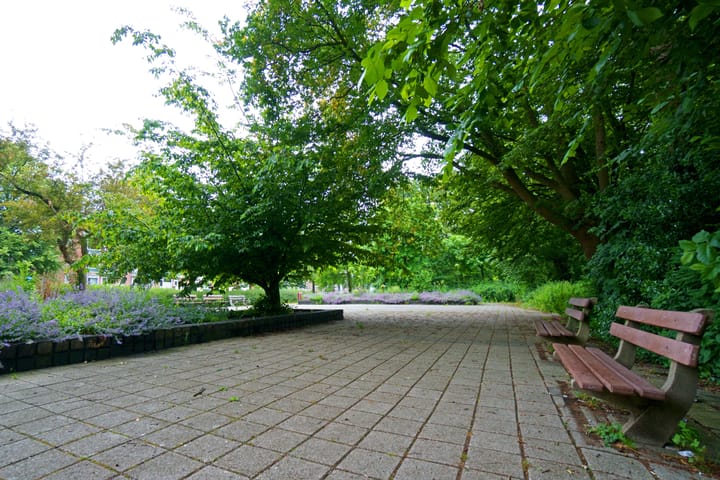 Foto 32 van van Tuyll van Serooskerkenstraat 7