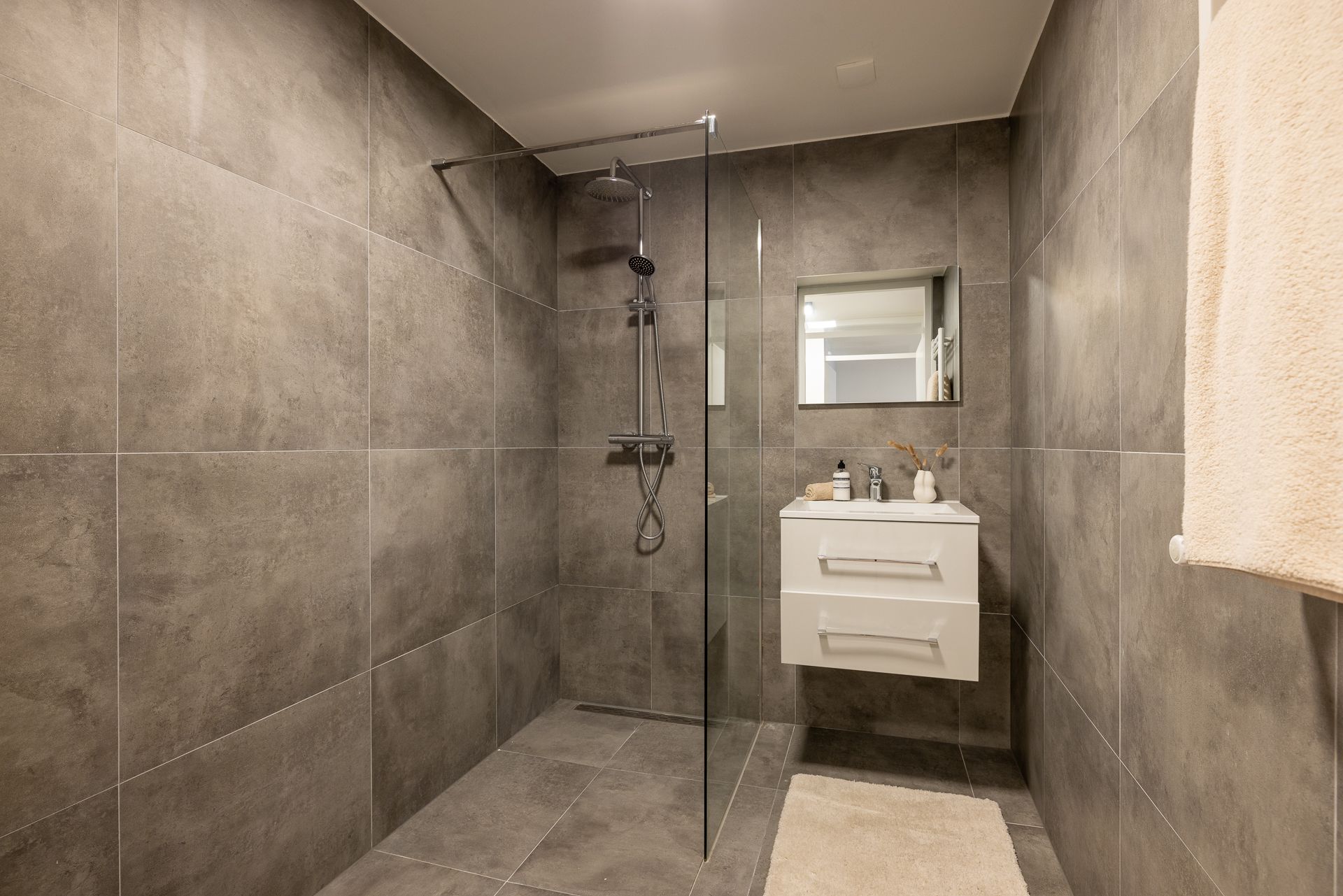 Photo 15 of Crooswijkseweg 91-D