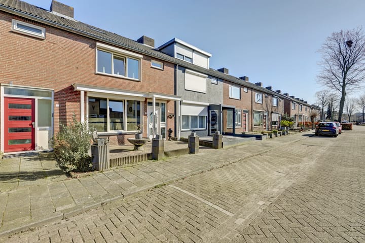 Photo 35 of Zwaluwstraat 13