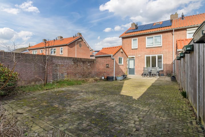 Foto 25 van Outshoornstraat 18