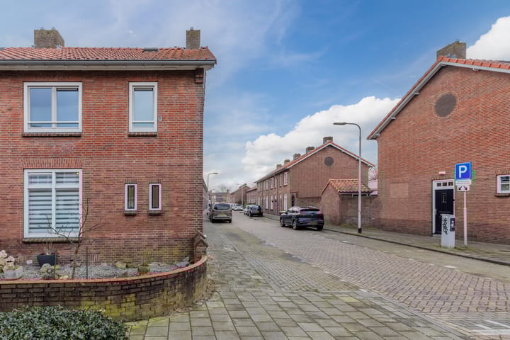 Foto 31 van Outshoornstraat 18