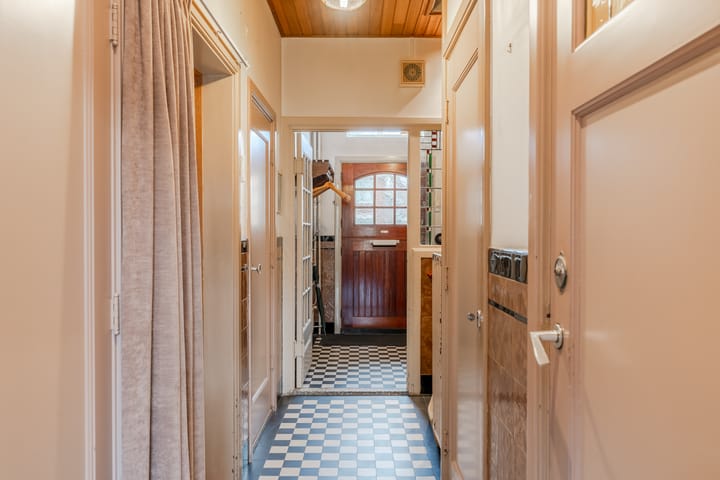 Foto 45 van Van Riebeecklaan 26