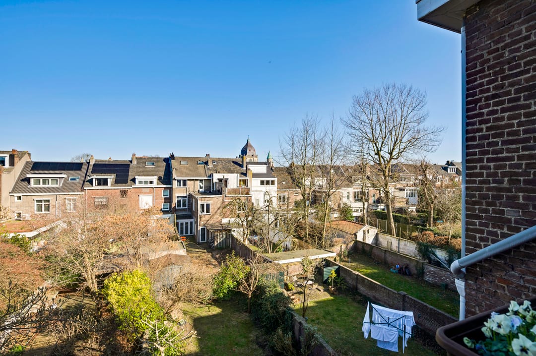 Photo 32 of Joseph Hollmanstraat 15-A