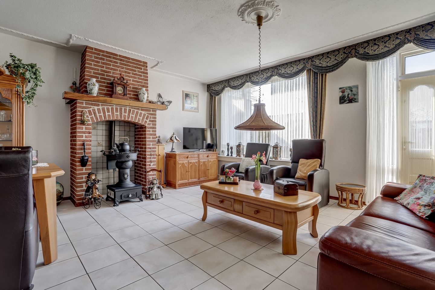 Photo 10 of Van Dubbelmondestraat 4