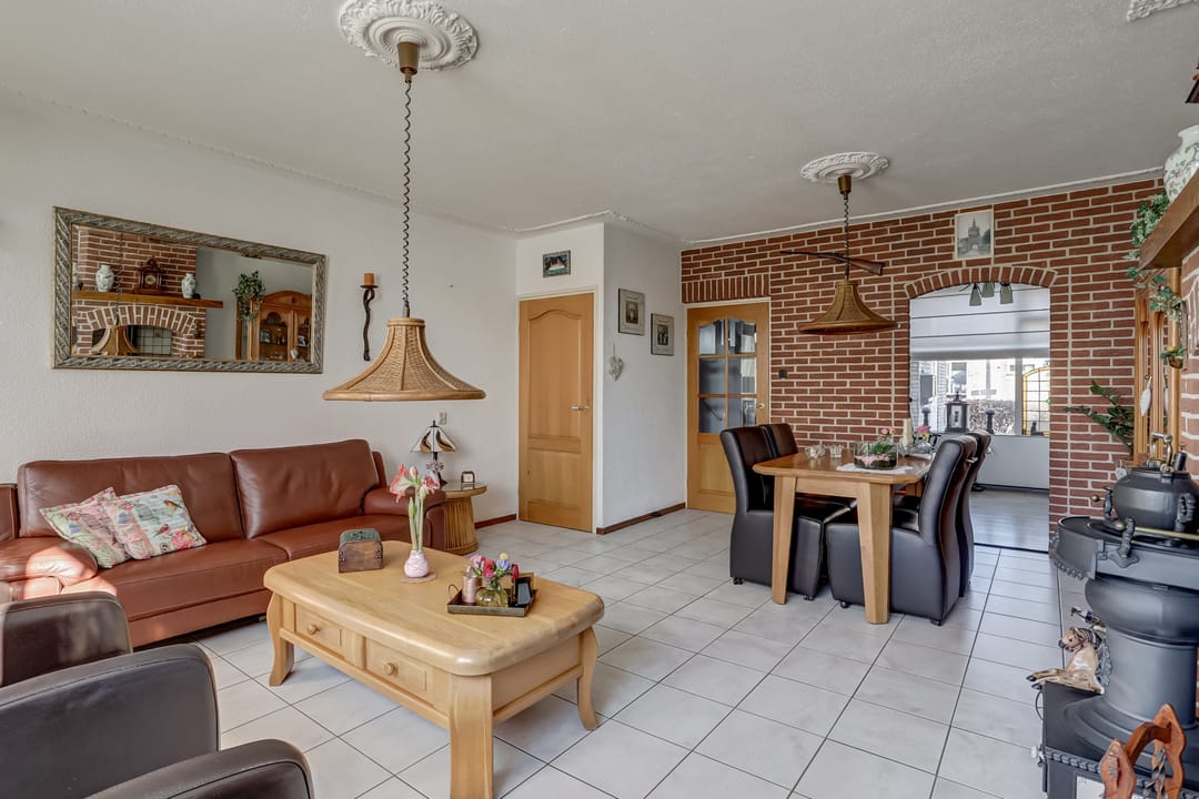 Photo 11 of Van Dubbelmondestraat 4