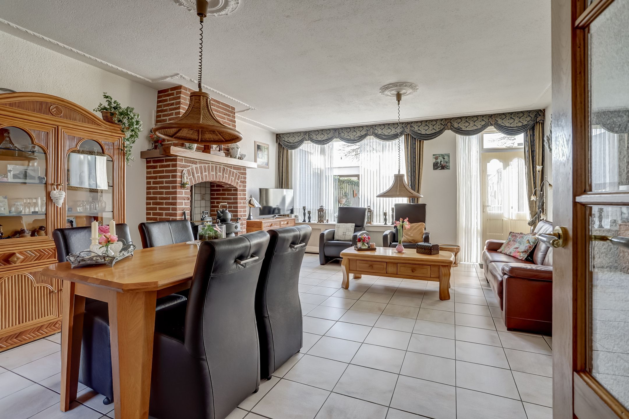 Photo 12 of Van Dubbelmondestraat 4