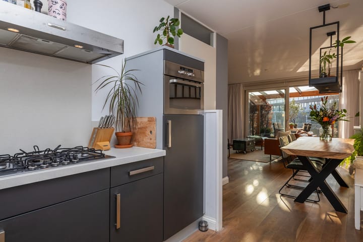 Photo 9 of Crijnssenstraat 29