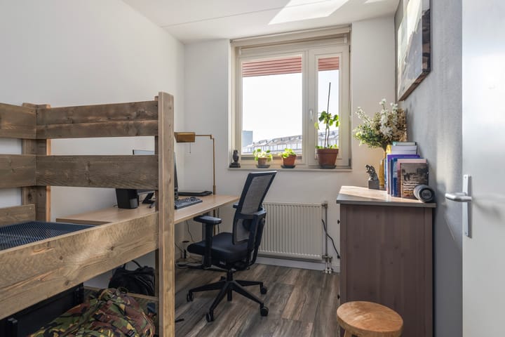 Photo 14 of Crijnssenstraat 29