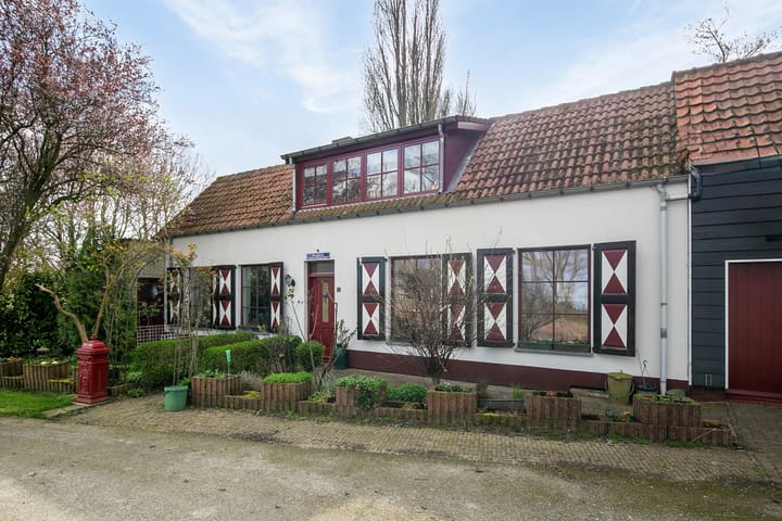 Photo 8 of St. Donaes 1